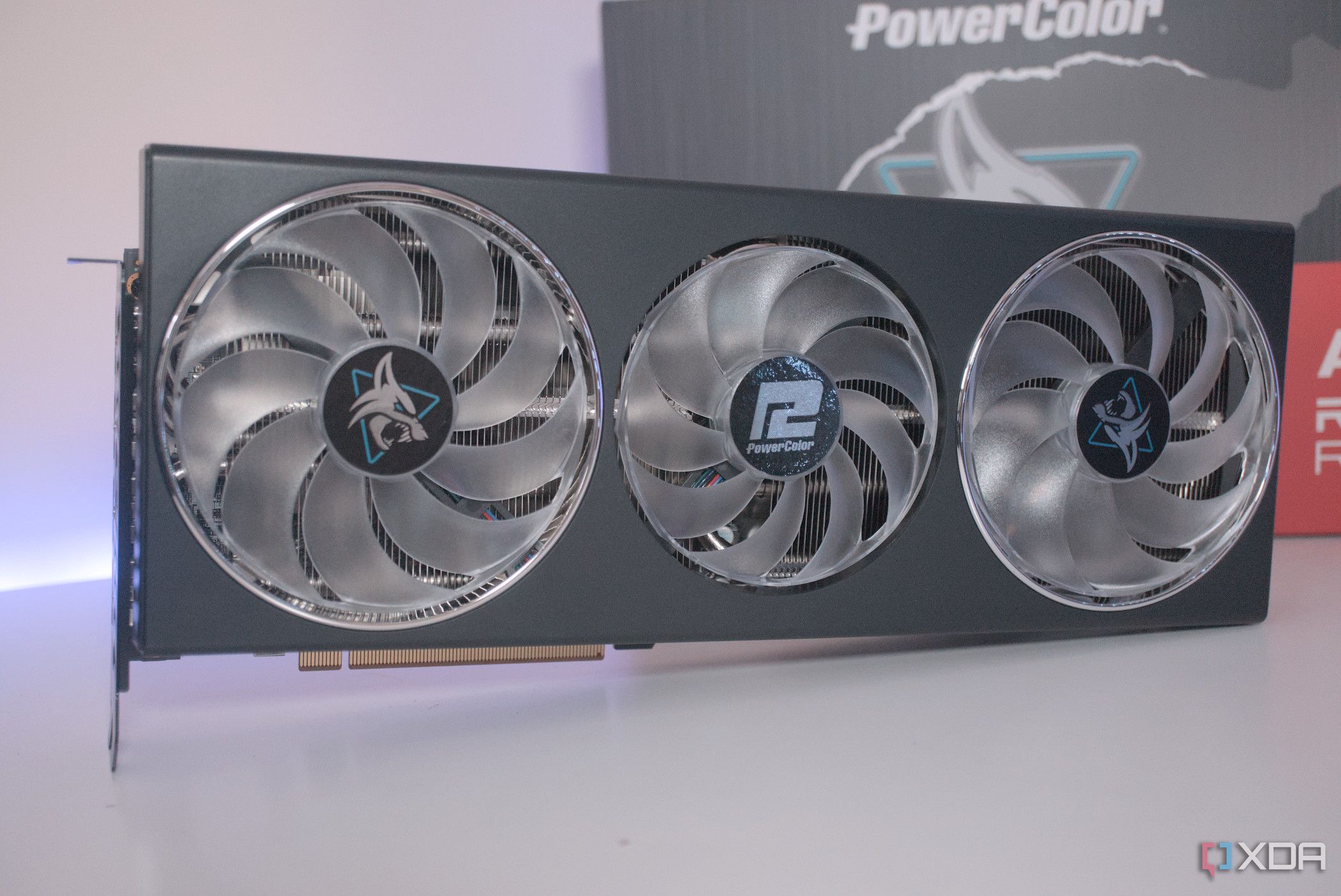 PowerColor Hellhound Radeon RX 7900 GRE 正面